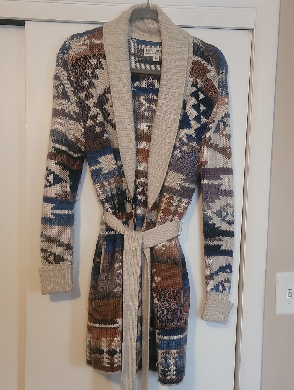 This is an Idyllwind Country Wood Ombre Southwestern Cardigan